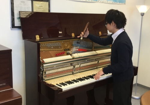 展示ピアノの調律業務